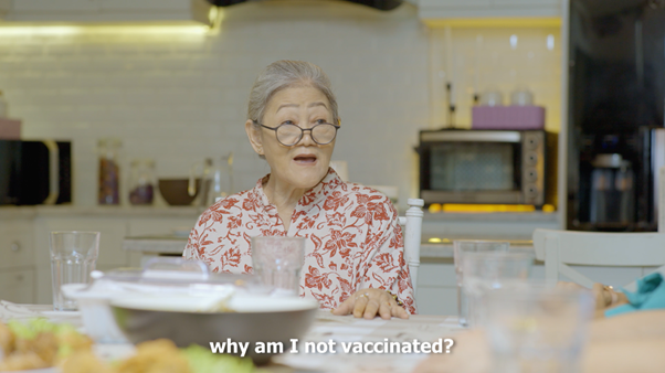 An elderly woman expressed her desire to be vaccinated. Getting a COVID-19 vaccination is also her right as a citizen to be protected from the risk of death and severe symptoms due to COVID-19.